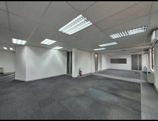 260M² OFFICE TO LET IN HYDE PARK
